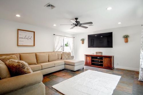 1090 Westward Dr, Hollister CA  95023-5717 exterior