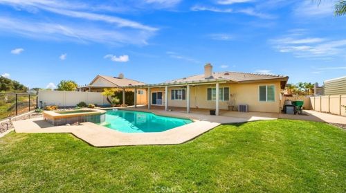 712 Windbound Ave, Beaumont CA  92223-7093 exterior