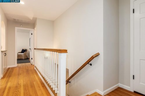 7 Calvin Ct, Orinda CA  exterior