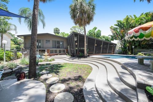 4610 Cypress Way, Saint Petersburg FL  33705-4526 exterior