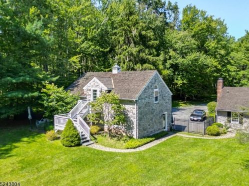 12 White Deer Ln, Morristown, NJ 07960-7030
