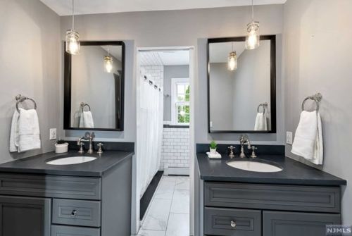 220 Allendale Ave, Allendale NJ  07401-1725 exterior