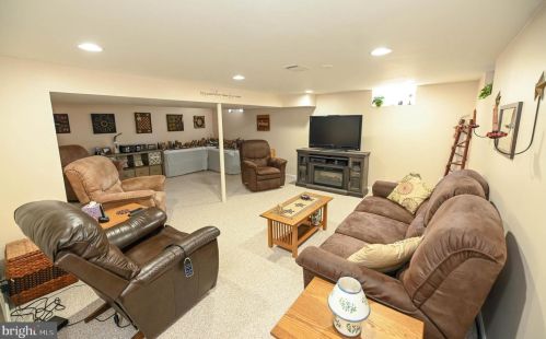 17 Briarwood Rd, Shrewsbury PA  17361-1801 exterior