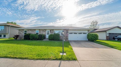 9840 Buchanan St, Crown Point, IN 46307-5432