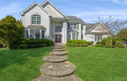 19 Eaton Pl, Tinton Falls, NJ 07712-3270
