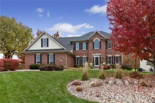 3304 146th St, Des Moines, IA 50323-2052