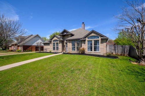2533 Windsor Dr, Denton, TX 76207-1134