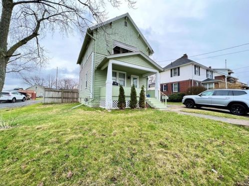 805 Stambaugh Ave, Hermitage, PA 16146-1223