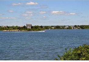 11 Sunset Shore Dr, South Kingstown, RI 02882-5426