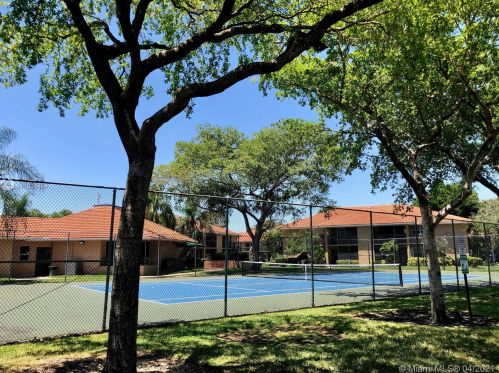 743 104th Ave, Hollywood FL  33026-5989 exterior