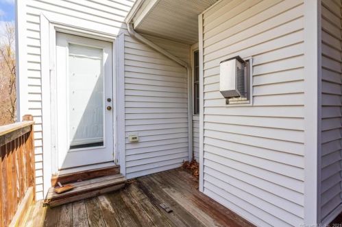 244 Oakland St, Manchester CT  06042-7800 exterior