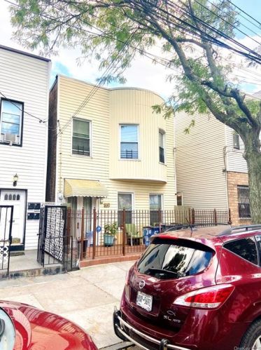 530 Van Nest Ave, Bronx, NY 10460-2738