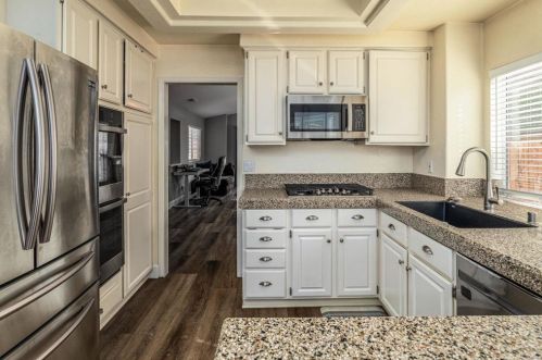 1325 Linsay Pl, Escondido CA  92026-3606 exterior