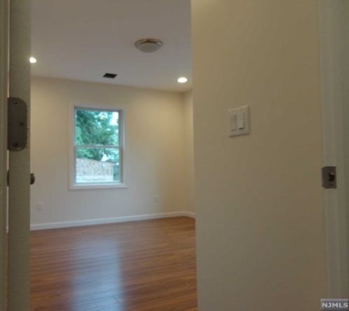 72 Brook Ave, Englewood NJ  07631-1735 exterior