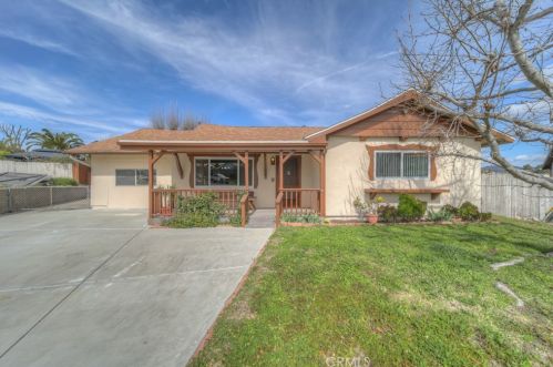 967 Penguin Cir, Vista, CA 92083-3126