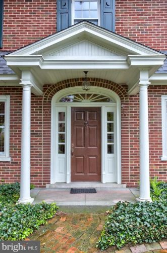 122 Main St, Bareville, PA 17540-1956