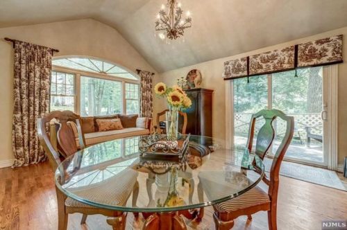 432 Hillside Ave, Allendale NJ  07401-1113 exterior