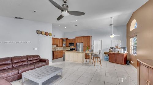 925 202nd Ave, Hollywood FL  33029-3442 exterior