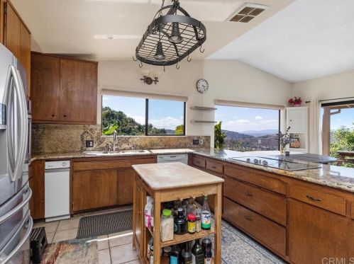 9416 Vista Aleta, Valley Center CA  92082-5533 exterior