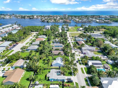 647 9th Ave, Boynton Beach FL  33435-3209 exterior
