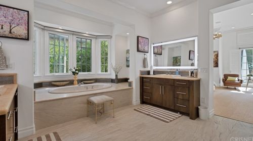 3825 Prado Del Trigo, Calabasas CA  91302-3638 exterior
