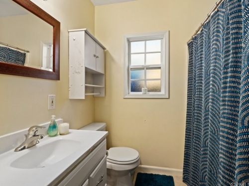 7356 Leescott Ave, Van Nuys CA  91406-2629 exterior