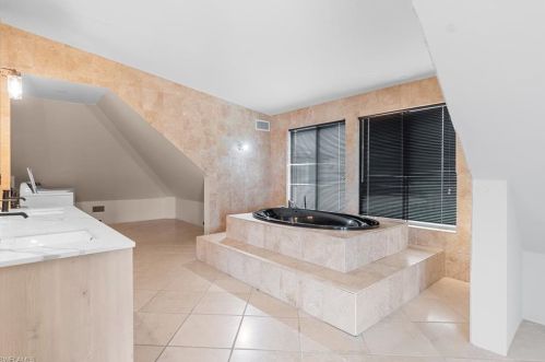 4150 Dingman Dr, Sanibel FL 33957-5107 exterior