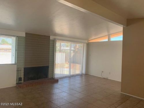 6825 Oberlin Dr, Tucson, AZ 85710-4721