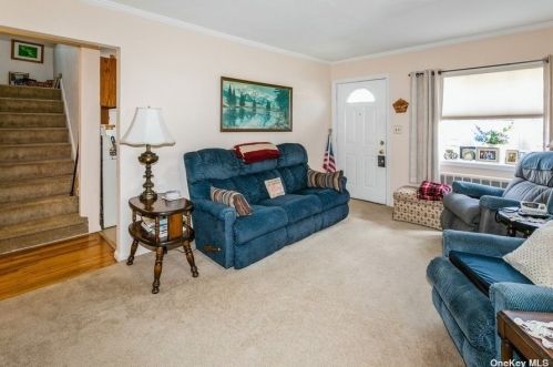 114 Litchfield Ave, Floral Park, NY 11003-2716