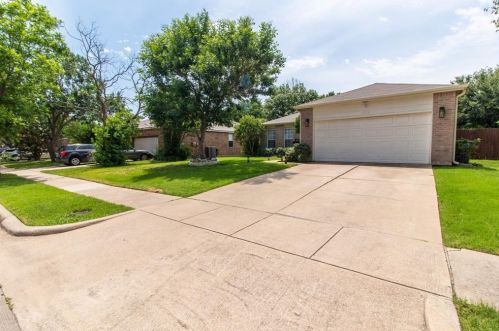 2016 Apple Dr, Oak Point, TX 75068-5600
