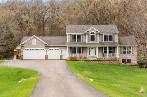 530 Gilbert Rd, Hudson, WI 54016-8246