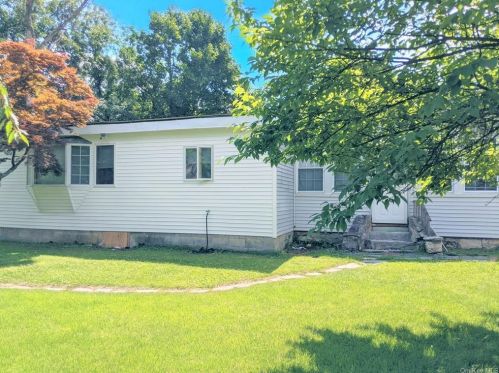 204 Forest Rd, Mahopac, NY 10541-1114