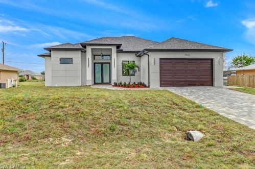 2011 16th Pl, Cape Coral, FL 33909-4695