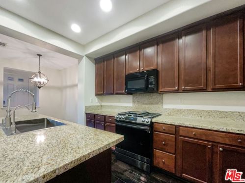 28647 Pietro Dr, Santa Clarita CA  91354-2699 exterior