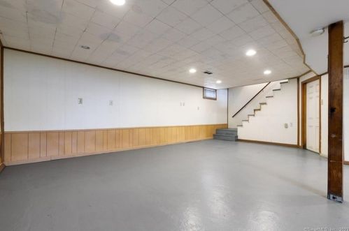 18 Phillips St, United States Coast Guard Ac CT  06320-2619 exterior