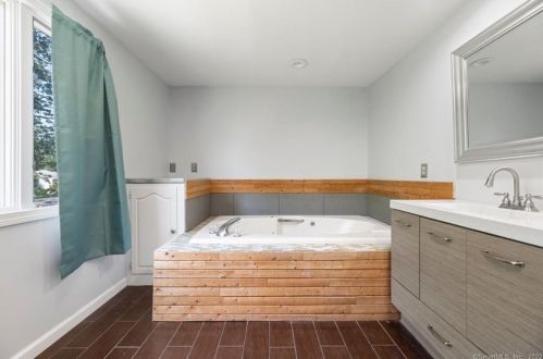 134 Morningside Dr, Bristol CT  06010-4546 exterior