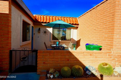 217 Camino Del Varonil, Green Valley, AZ 85614-3208