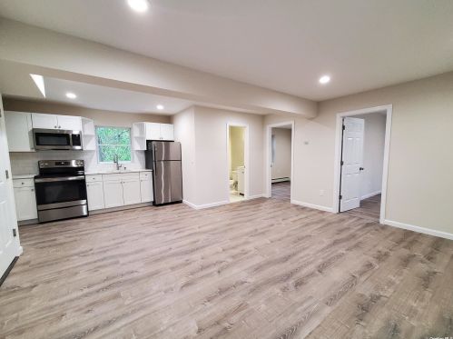154 Laurel Rd, Elwood NY  11731-1435 exterior