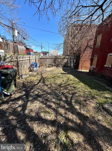 589 Columbia Rd, Washington DC 20001-2906 exterior