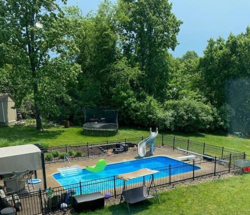 100 Est Ct, Jeannette PA  15644-9670 exterior