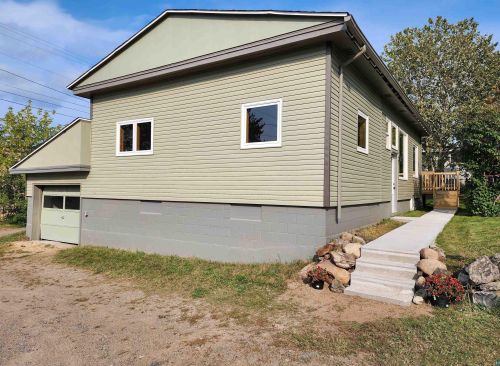 16 14th Ave, Ely, MN 55731-1802