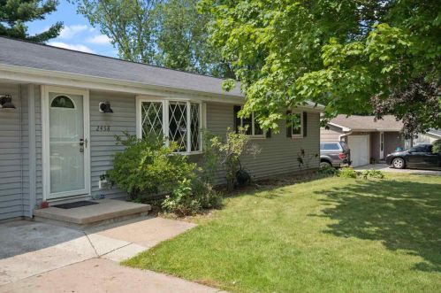 2458 Basswood St, Green Bay, WI 54313-5708