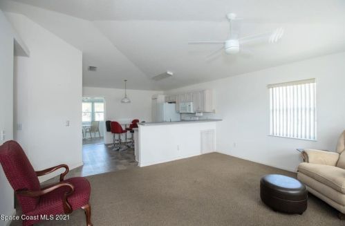 9363 Victoria Dr, Sebastian, FL 32976-2933