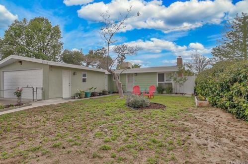 27453 Santa Clarita Rd, Santa Clarita, CA 91350-1319
