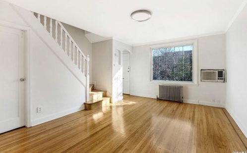 20-10 26th St, Long Island City, NY 11105-2916