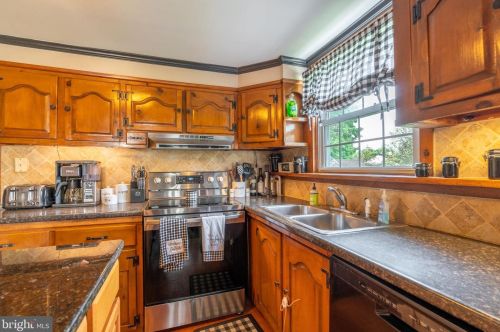 325 Moreland Rd, Willow Grove PA  19090-3507 exterior