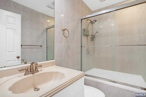 97 Suleski Ct, Mahwah NJ  07430-2961 exterior