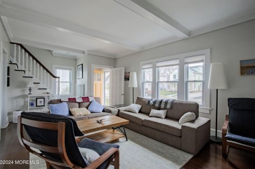 10 Cottage Pl, East Freehold, NJ 07728-2104