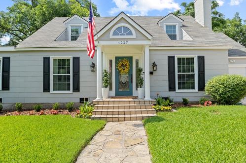 4227 Calmont Ave, Fort Worth, TX 76107-4310