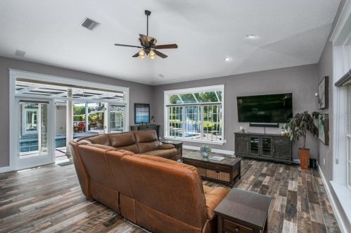 18604 Avenue Monaco, Lutz FL  33558-5316 exterior